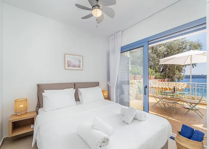 Greek House Complex B2 니드리