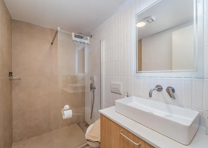 Greek House Complex B2 아파트 니드리